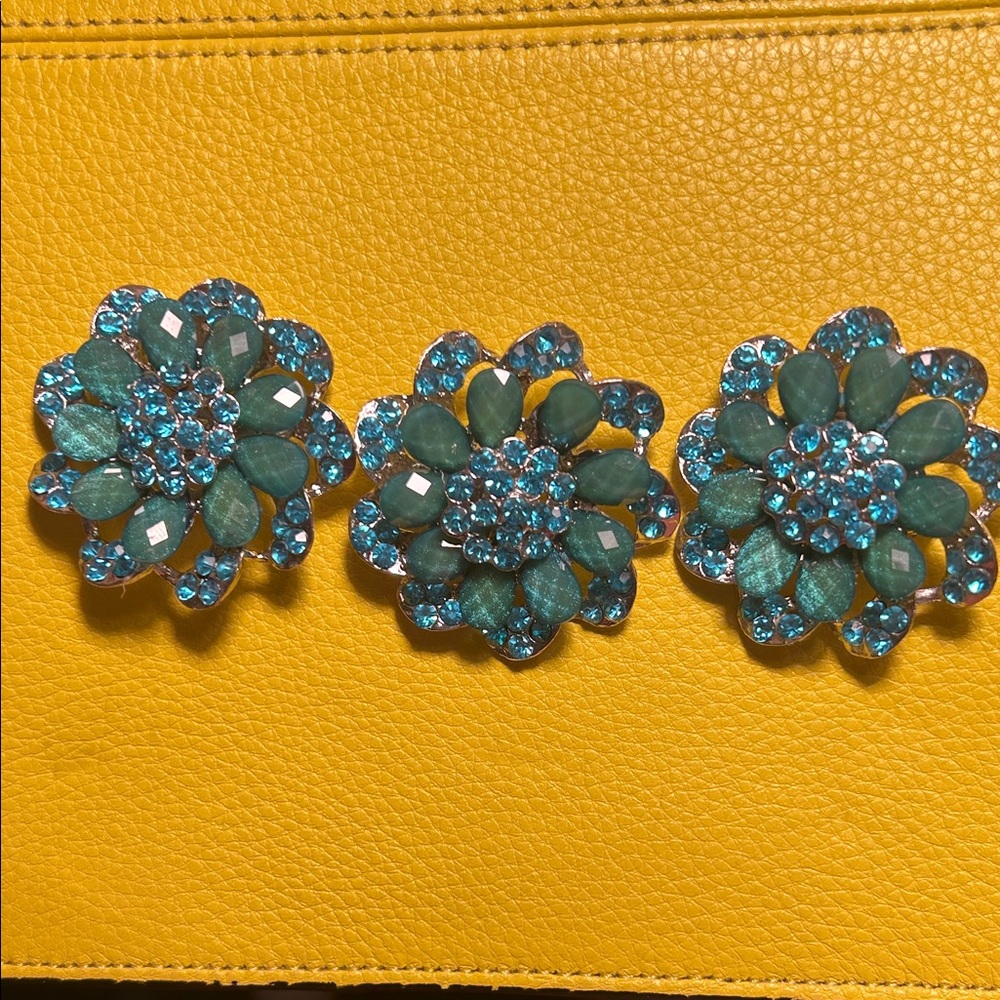Elegant Blue Floral Brooch Set